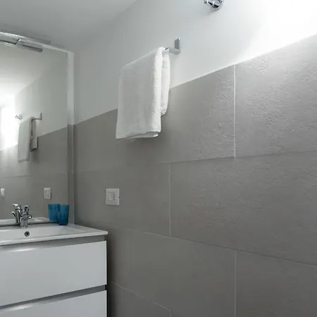 Manuela San Domenico Centro Storico Napoli