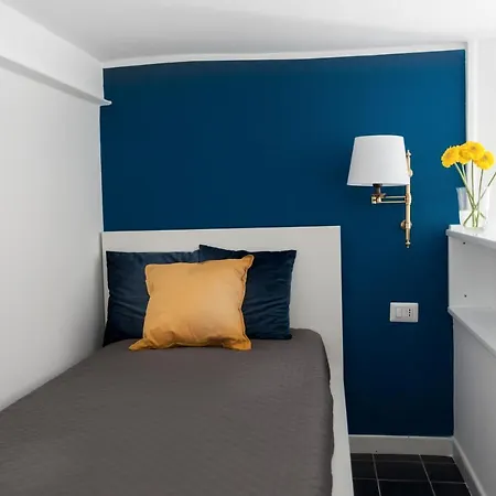 Manuela San Domenico Centro Storico * Napoli